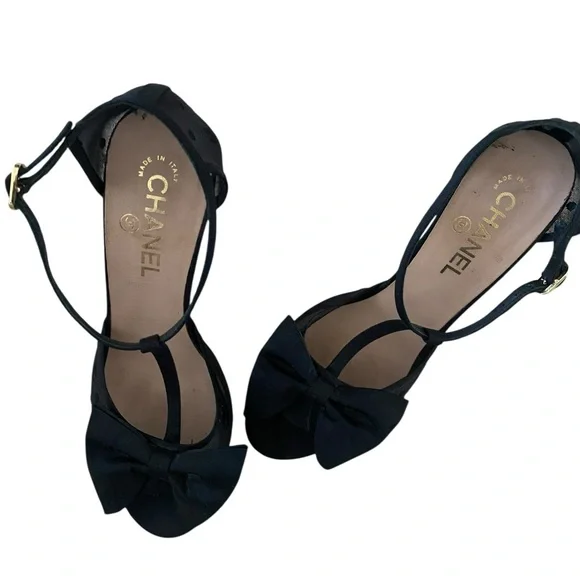 AUTHENTIC! CHANEL Black Women's Heels with Bow Accent - Picture 9 of 13